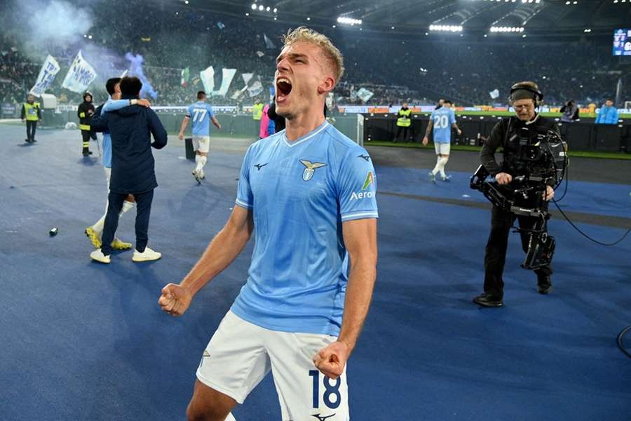 Gustav Isaksen åbner Lazio-konto i comebacksejr mod Frosinone 