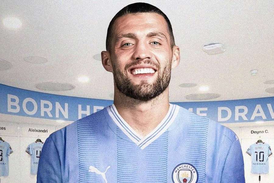 Mateo Kovacic s'engage avec Manchester City. 