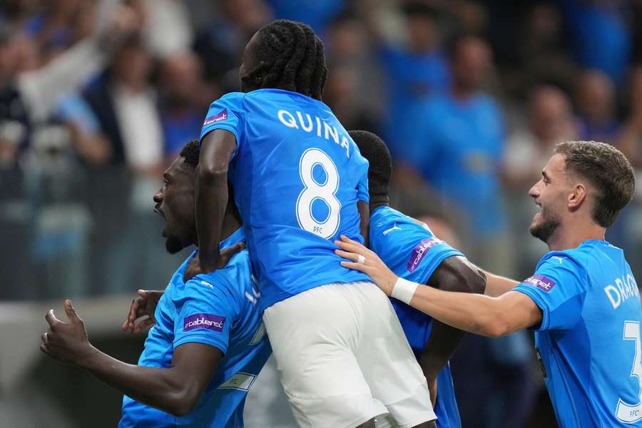 Die Pafos-Spieler bejubeln den Siegtreffer. Die Pafos-Spieler bejubeln den Siegtreffer.