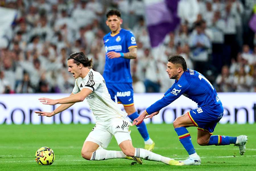 Alvaro Carreras ratează meciul tur din optimile Champions League împotriva lui Manchester City