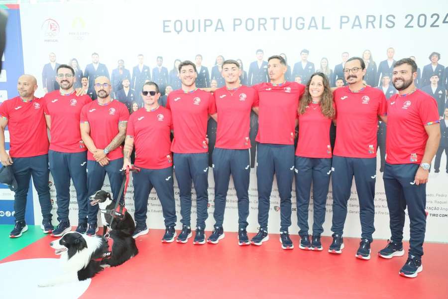 Equipa Portugal de natação pura de partida para Paris.