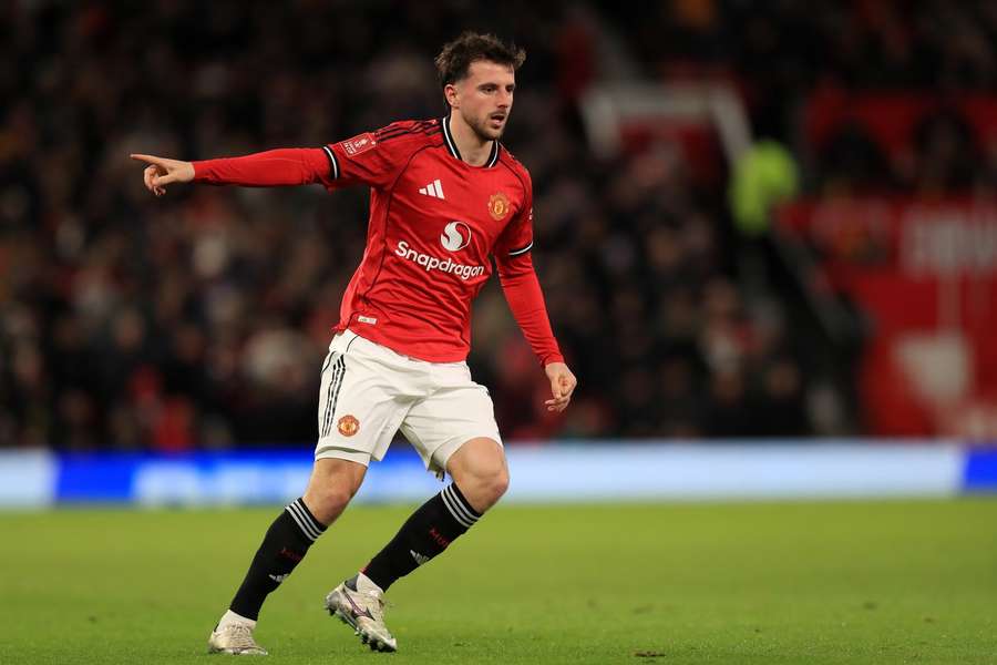 Villa, Fulham linked with Man Utd midfielder Mount Villa, Fulham linked with Man Utd midfielder Mount