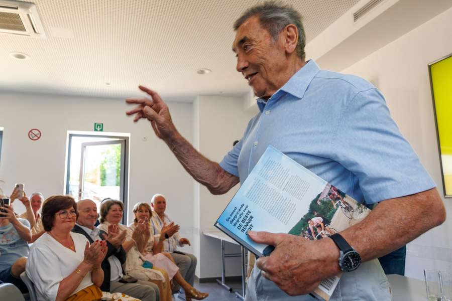 Eddy Merckx deberá pasar de nuevo por el quirófano