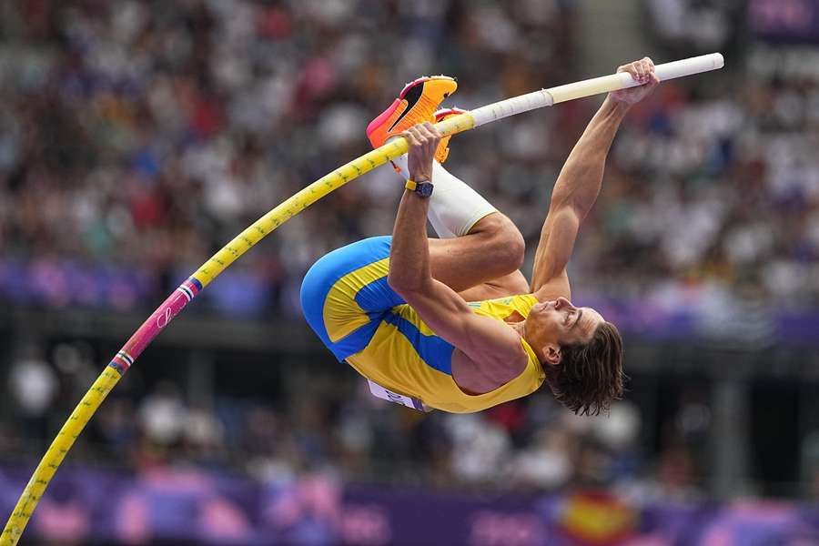 Armand Duplantis will try to break the world record of 625 centimetres in men's pole vault