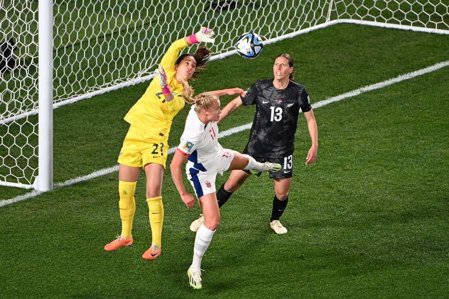 New Zealand goalkeeper Victoria Esson (L) and Norway forward Julie Blakstad (C) fight for the ball