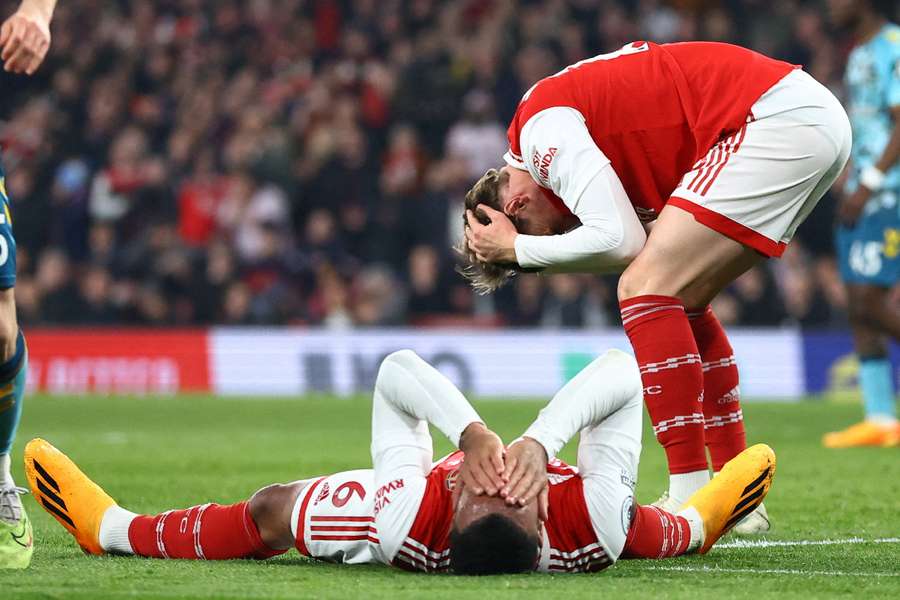 Les joueurs d'Arsenal réagissent au match nul 3-3 contre Southampton