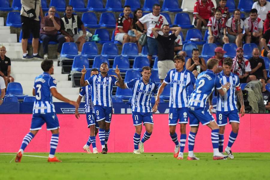 Mariano a celebrar o golo do Alavés