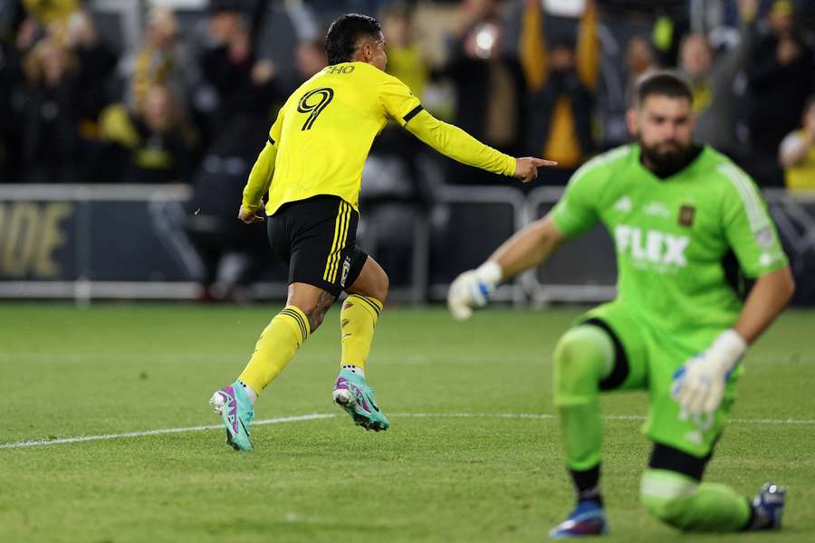 Cucho bejubelt seinen verwandelten Elfmeter zum 1:0 für Columbus Crew.