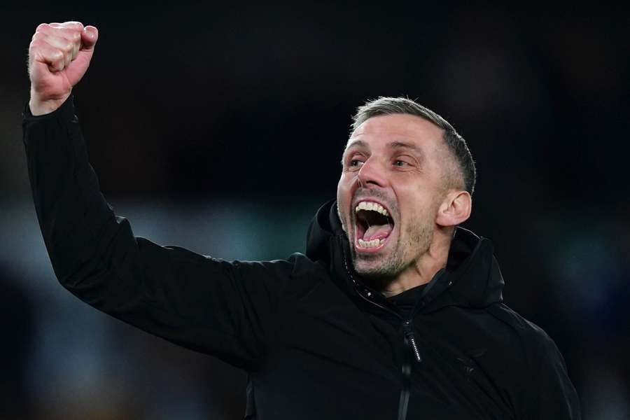 Wolverhampton Wanderers manager Gary O'Neil celebrates the win