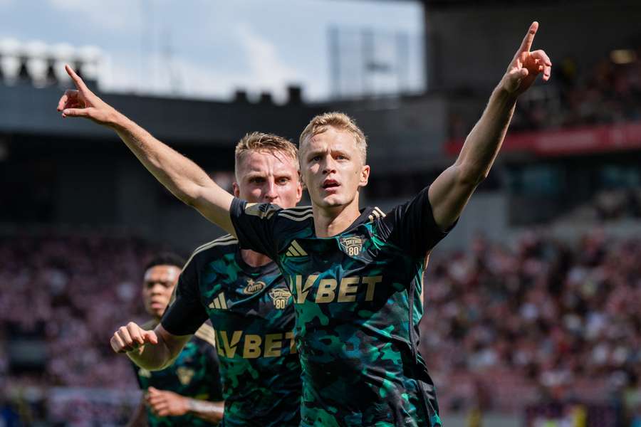 Bobček oslavuje gól.