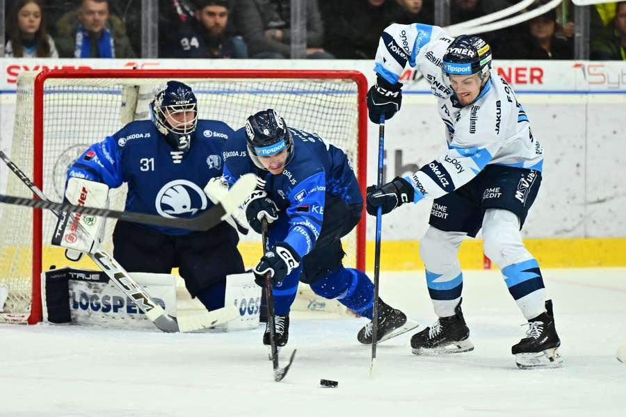 Petrovský (vpravo) zůstává hráčem Liberce.