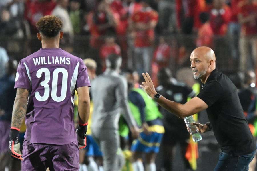 Miguel Cardoso em destaque na Champions africana