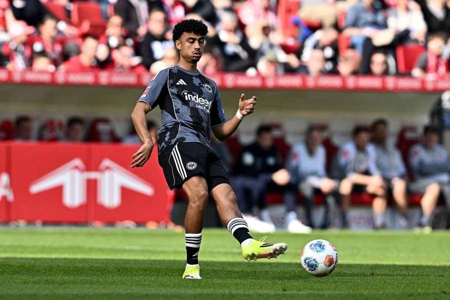 Man Utd add third name to left-back shopping list