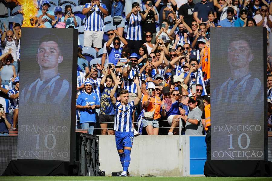 Francisco Conceição foi apresentado no FC Porto