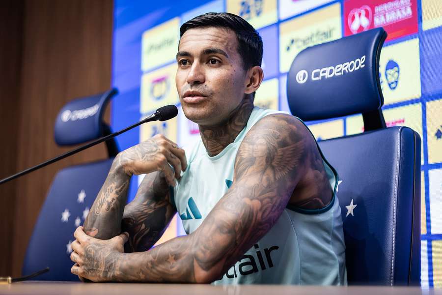Dudu durante entrevista coletiva na Toca da Raposa 2