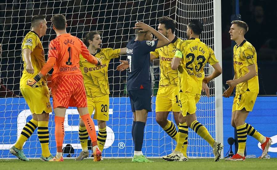Mbappé levou a pior contra a defesa do Dortmund