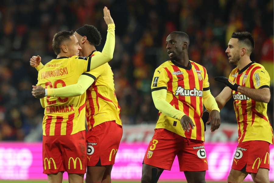 Przemyslaw Frankowski esulta per il gol segnato al Lens