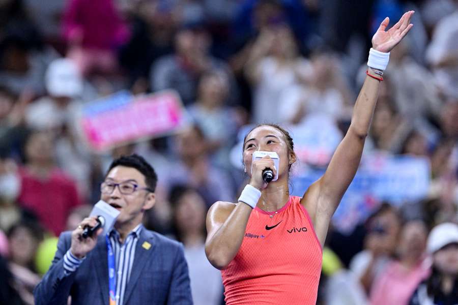 Zheng Qinwen quer reinar em casa