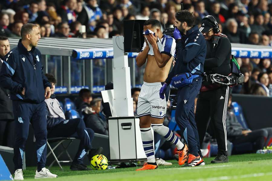 Yangel Herrera, lamentándose tras su lesión