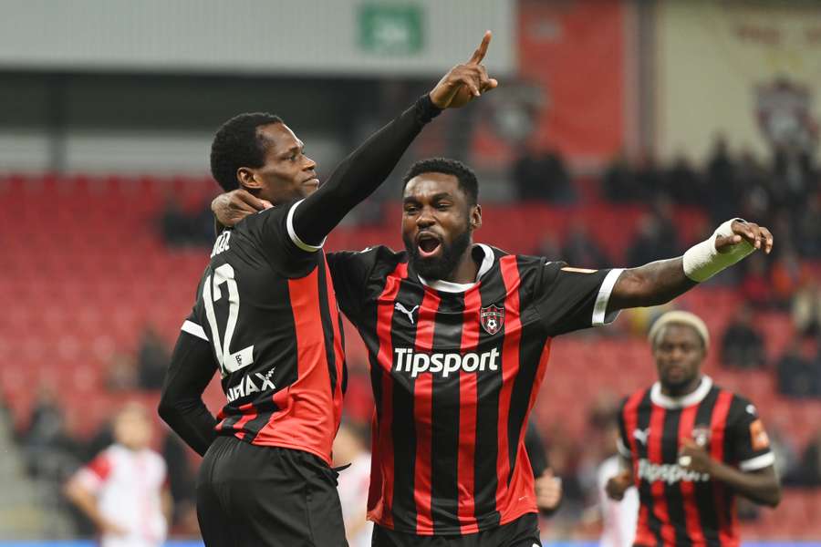 Taiwo (vľavo) zažiaril hetrikom.