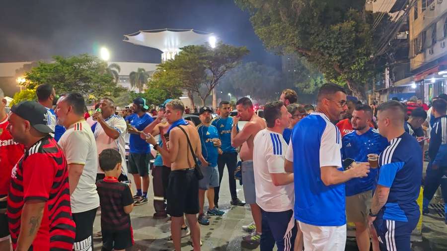 Torcedores de Flamengo e Cruzeiro juntos no pré-jogo