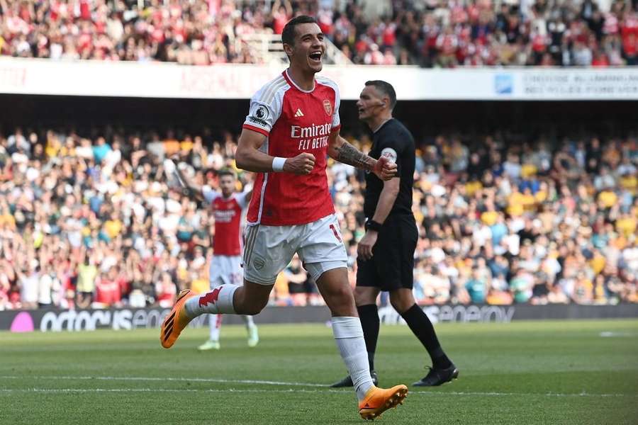 Kiwior sa teší zo svojho prvého gólu v drese Arsenalu.