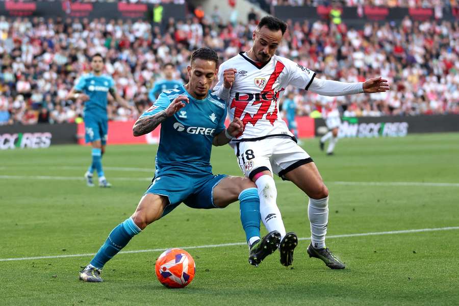 El Betis dice prácticamente adiós a la Champions en Vallecas (2-2)