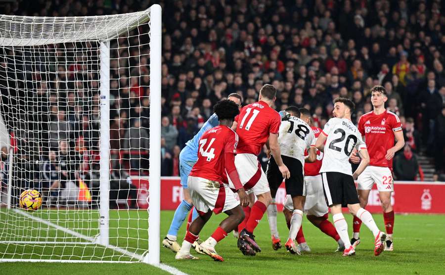 Diogo Jota fez de cabeça o gol de empate do Liverpool