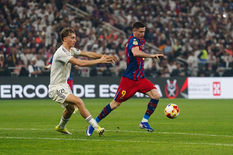 Barcelona's Robert Lewandowski and Real Madrid's Dean Huijsen in action
