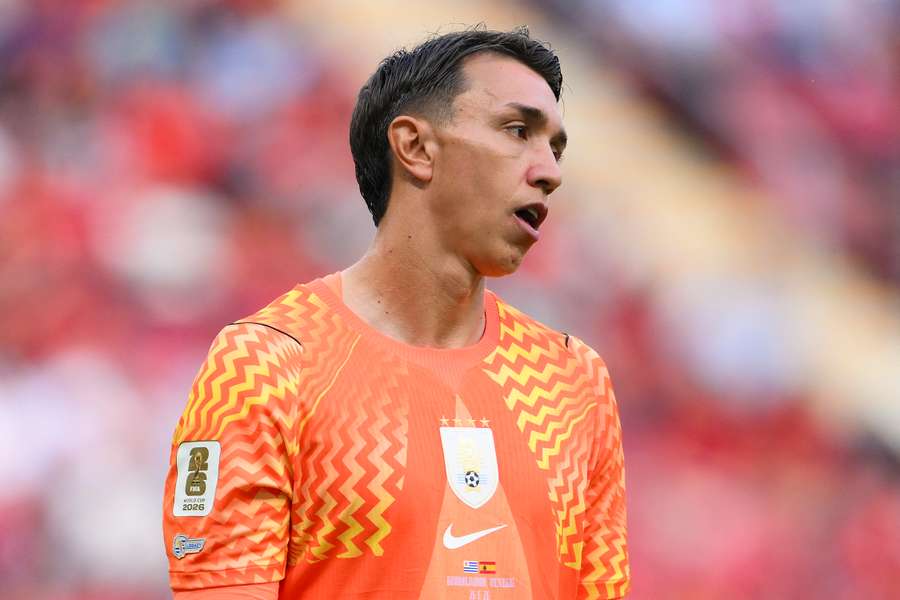 Muslera sequer voltou para o jogo depois de falha contra a Espanha