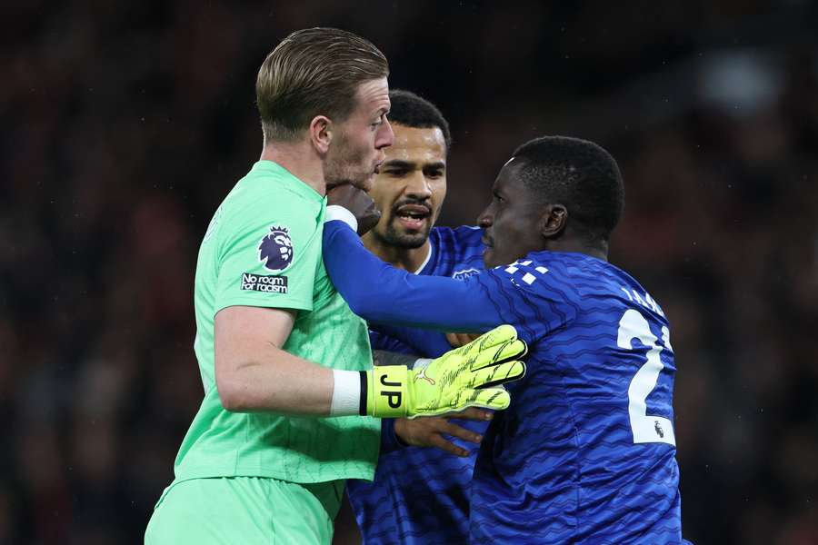 Everton's Jordan Pickford and Iliman Ndiaye try to calm Idrissa Gueye