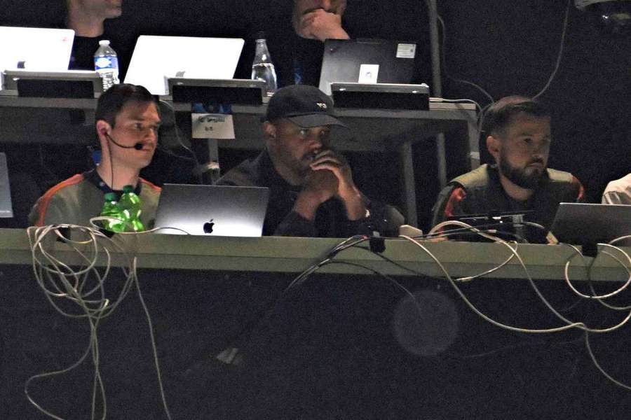 Vincent Kompany auf der Tribüne im Prinzenpark.