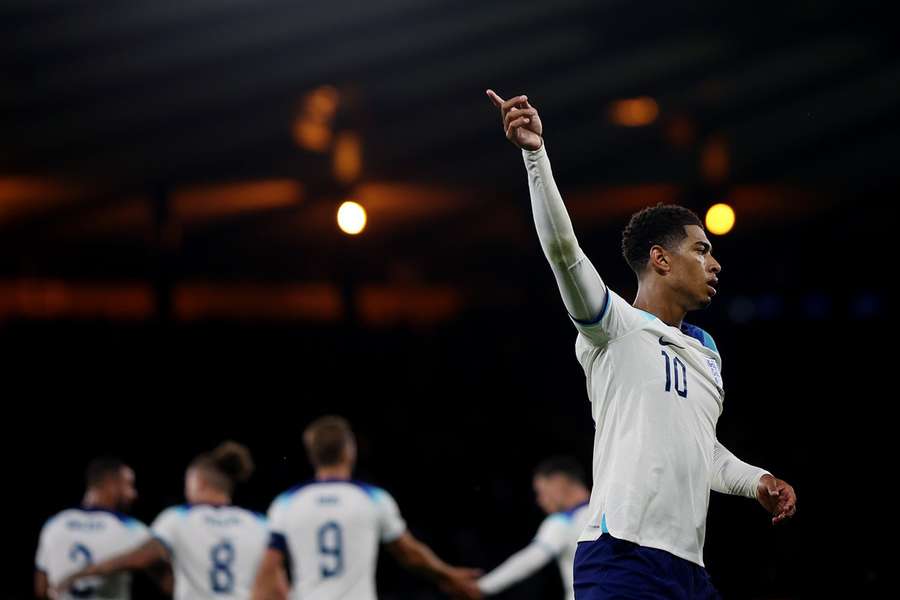 Bellingham comemora o golo da Inglaterra contra a Escócia