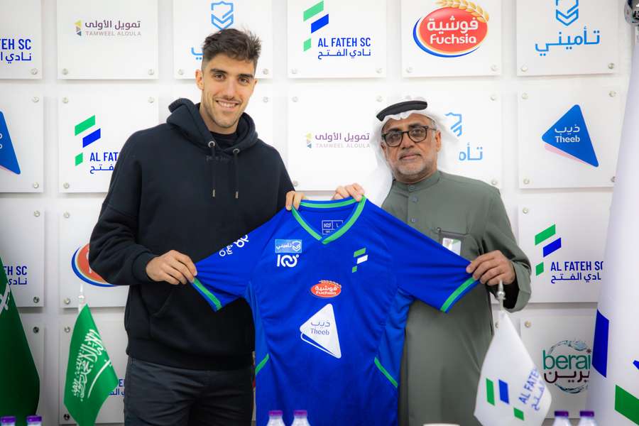 Jorge Fernandes com a camisola do Al Fateh