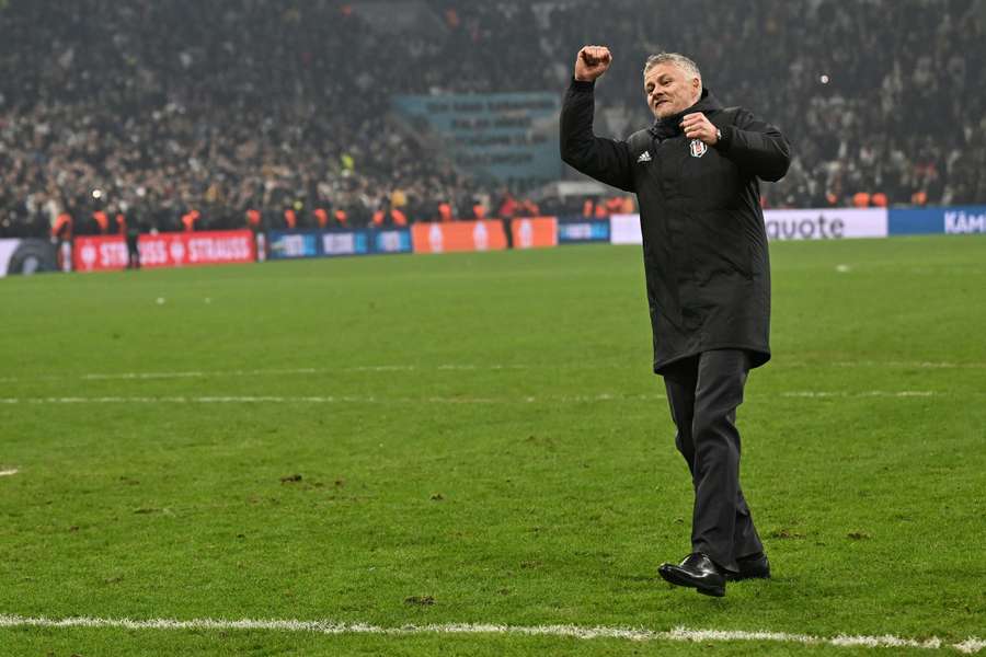 Besiktas’s Norwegian head coach Ole Gunnar Solskjaer reacts at the end