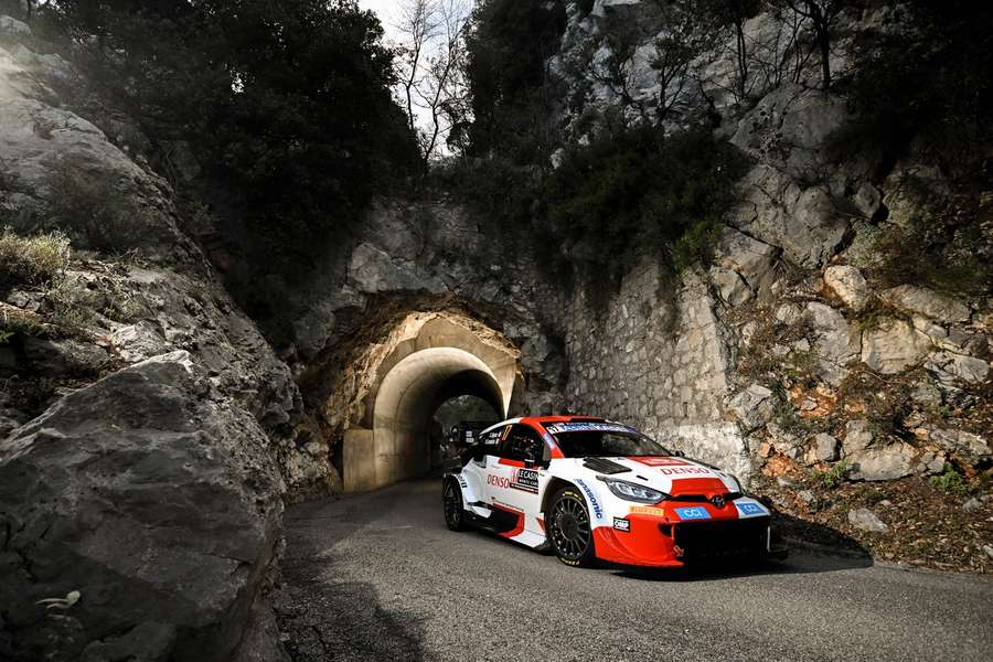 Sébastien Ogier v Monte Carlu válí.