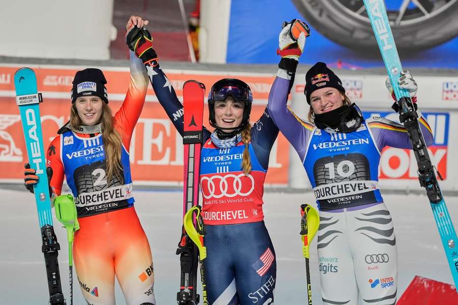 Mikaela Shiffrin gewinnt Nachtslalom in Courchevel - Emma Aicher starke Dritte