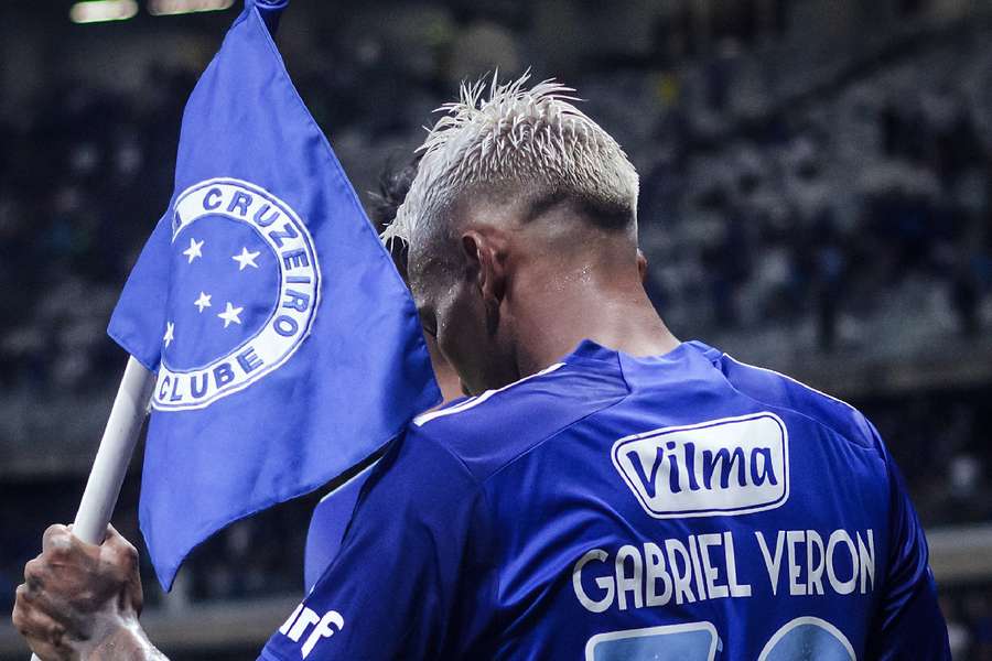 Gabriel Veron, ex-jogador do Palmeiras, pode ser uma das armas da Raposa em duelo com o rival paulista