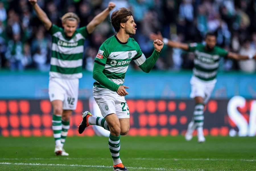 Daniel Bragança celebra o primeiro golo do Sporting