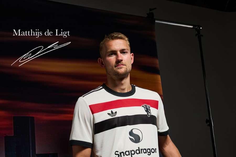 De Ligt oficializado pelo Manchester United