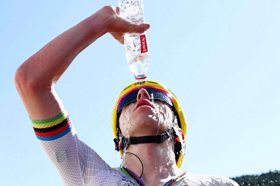 Pogacar und das Peloton verbrauchten auf der dritten Etappe rund 10.000 Trinkflaschen Pogacar und das Peloton verbrauchten auf der dritten Etappe rund 10.000 Trinkflaschen