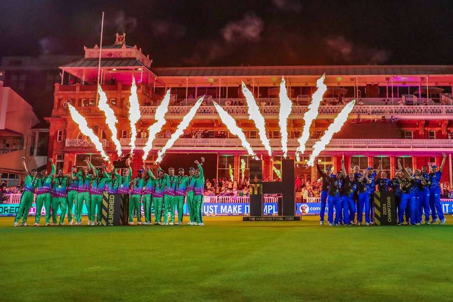 Oval Invincibles (L) celebrate alongside London Spirit