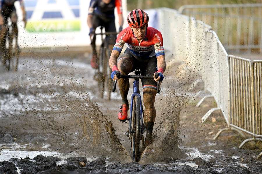 Ikke siden 14. november 2021 i tjekkiske Tábor havde Lars van der Haar sejret i UCI's World Cup. Søndag lykkedes det endelig i belgiske Maasmechelen. 