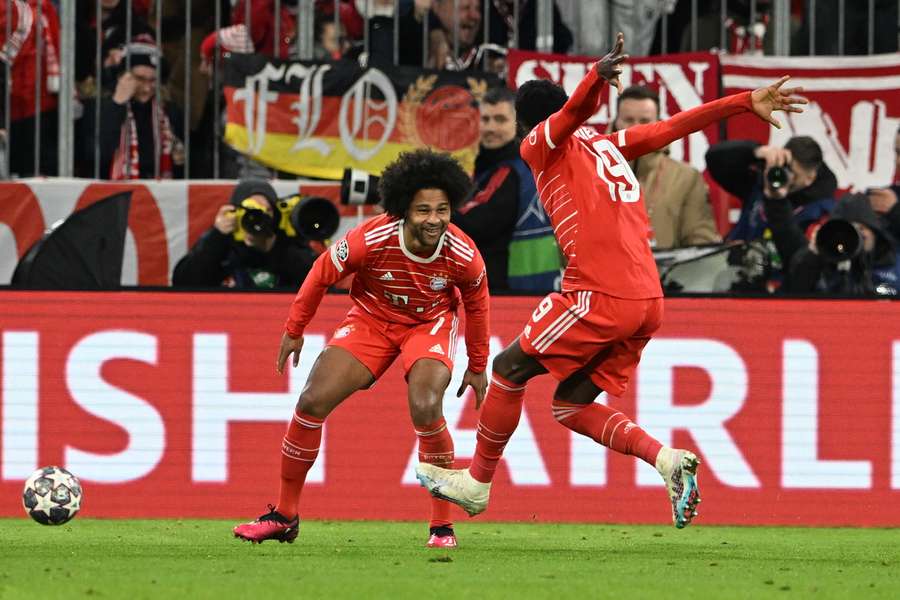 Gnabry celebra el segundo gol del Bayern.