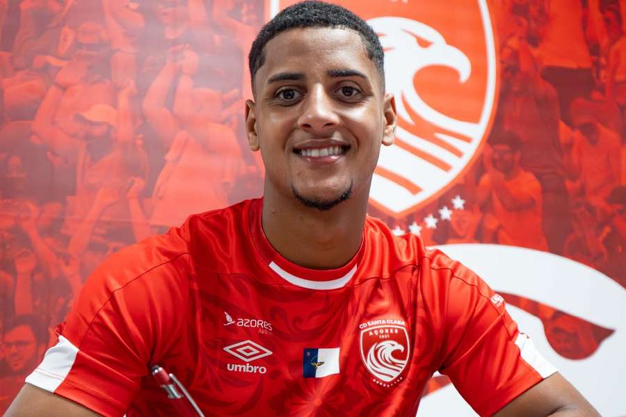 Fernando é o novo reforço do Santa Clara Fernando é o novo reforço do Santa Clara