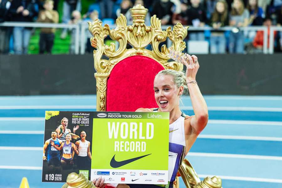 Halowy rekord świata Brytyjki Keely Hodgkinson w biegu na 800 m podczas mityngu w Lievin