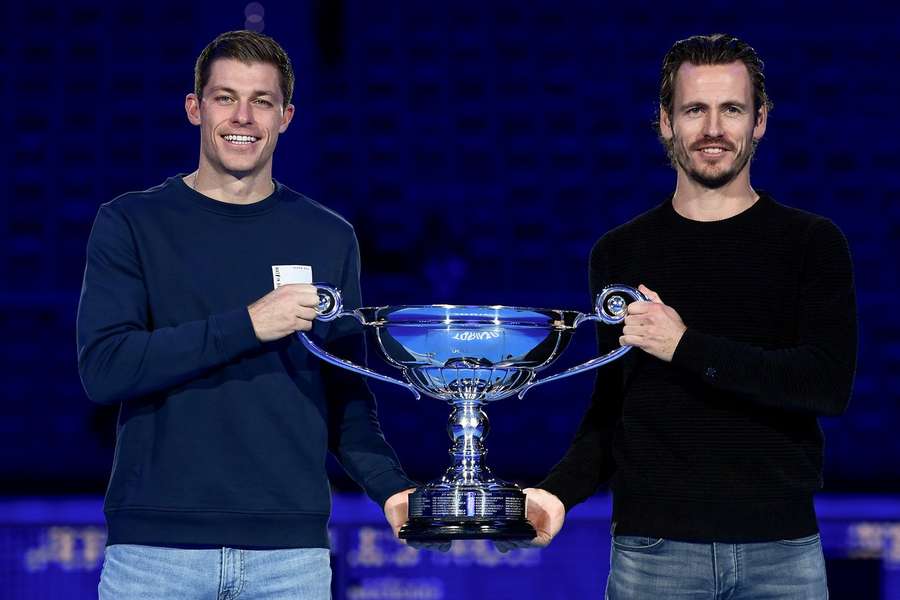 Neal Skupski (links) en Wesley Koolhof sluiten het jaar af als nummer 1 van de wereld