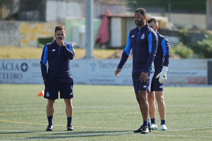 Rolando no treino dos sub-17 do FC Porto