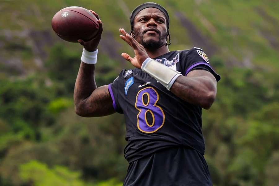 Lamar Jackson se rende ao Brasil e espera "Baile" na estreia da NFL no Rio Lamar Jackson se rende ao Brasil e espera "Baile" na estreia da NFL no Rio
