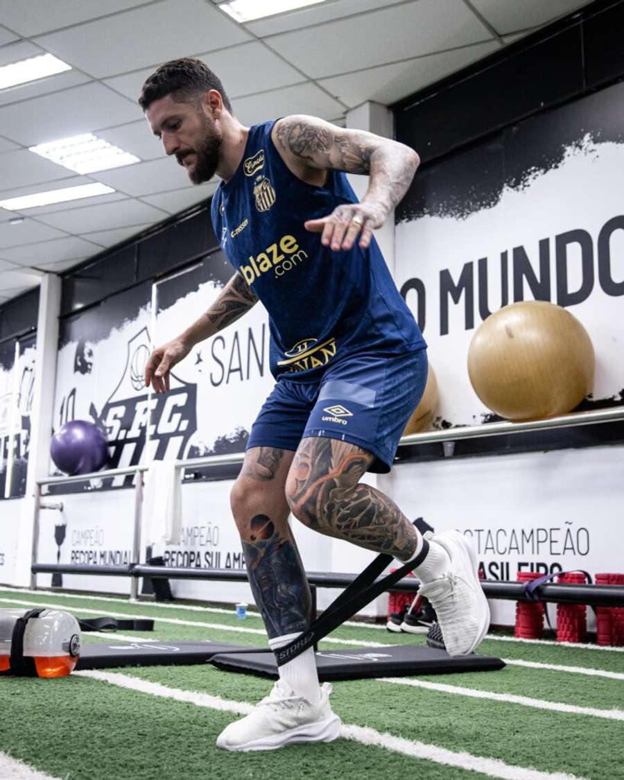 Zé Rafael já trabalha a musculatura para voltar a atuar com bola Zé Rafael já trabalha a musculatura para voltar a atuar com bola